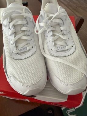 Nike White/Tan RYZ 365 II Box Label Sneakers (Women’s 8) great condition